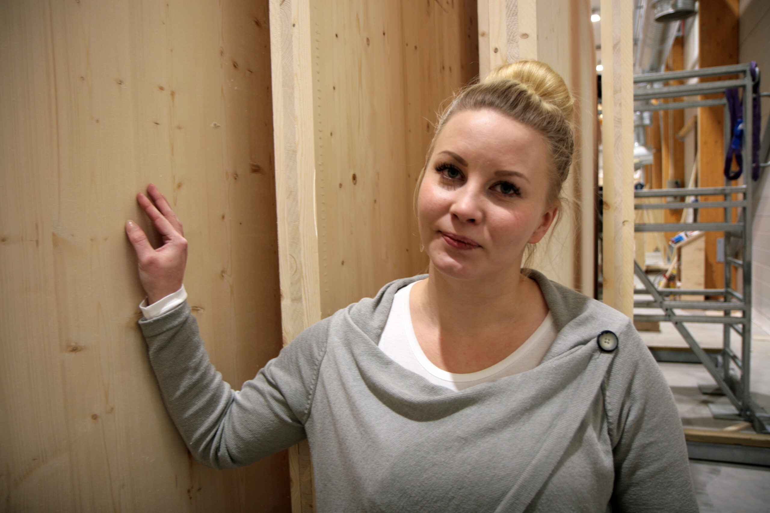 "You've got to be proud of having such forerunners of building with wood out here in the forests of Kainuu," says Annina Komulainen, who works as a construction engineer at the Elementti Sampo company. Photo: Anna Kauppi