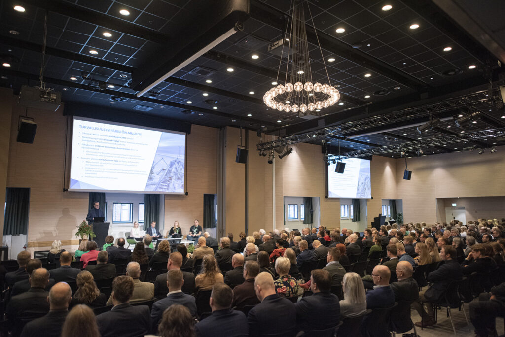 Huoltovarmuuskeskuksen toimitusjohtaja Janne Känkänen puhui huoltovarmuudesta Metsäpäivillä 2022. Kuva: Vilma Issakainen