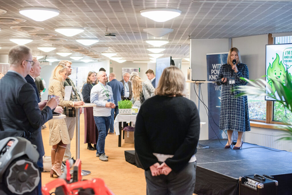 Helsingin yliopiston Viikki Wood & Forest Innovation Hub ja Luonnonvarakeskus järjestivät Metsäpäivillä 2025 Forest and nature -kilpailun, jossa etsittiin kestäviä, tiedeperustaisia ratkaisuja biodiversiteetin heikkenemisen ja luontokadon torjuntaan. Kuva: Vilma Issakainen
