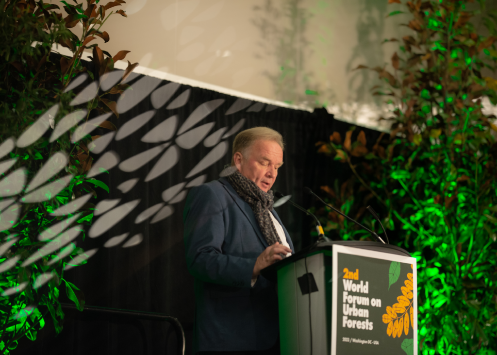 Kai Lintunen kertoi pohjoismaisesta puurakentamisesta World Forum on Urban Forests -kongressissa Washingtonissa.